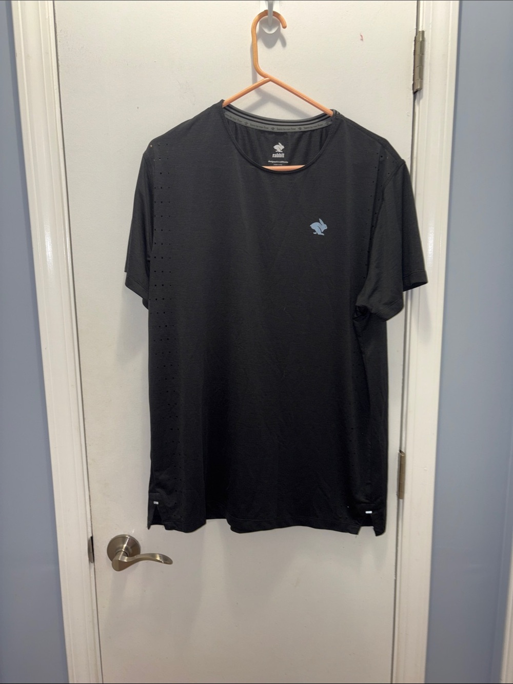 Rabbit running Men's Black Performance Tee size xl